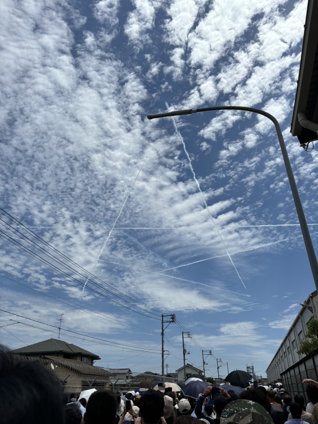 ブルーインパルスの飛行機雲